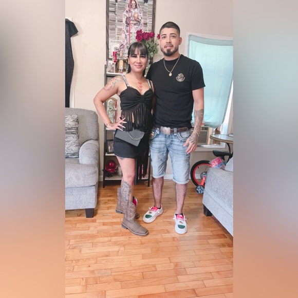 Meet your Posher, Cynthia - Picture 2 of 4